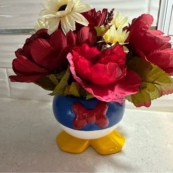 Disney Donald Duck 5.5” Planter Pot with Feet NEW - Picture 10 of 10